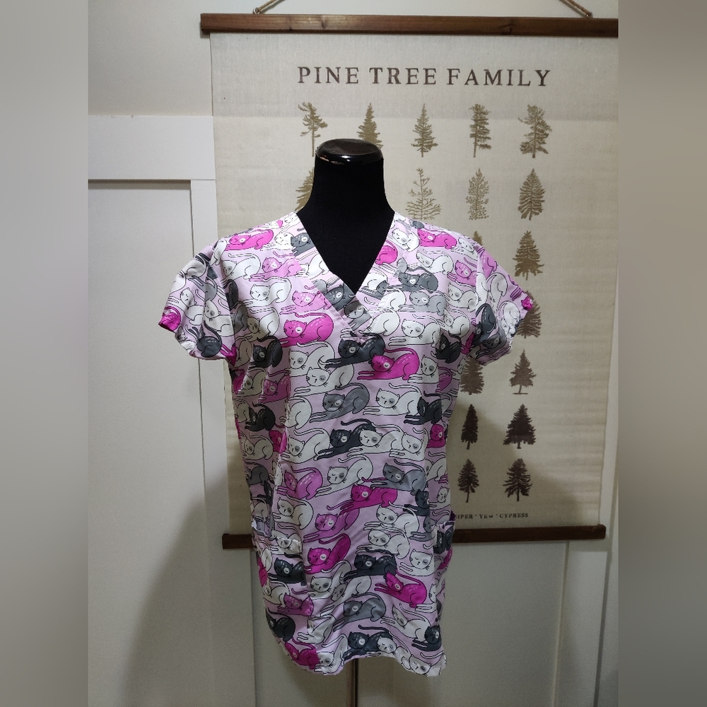 Cassandra O Women’s Scrub Top | Cat Print | Pink Gray Black | Size Small
